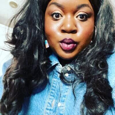 @candiwrites  profile picture
